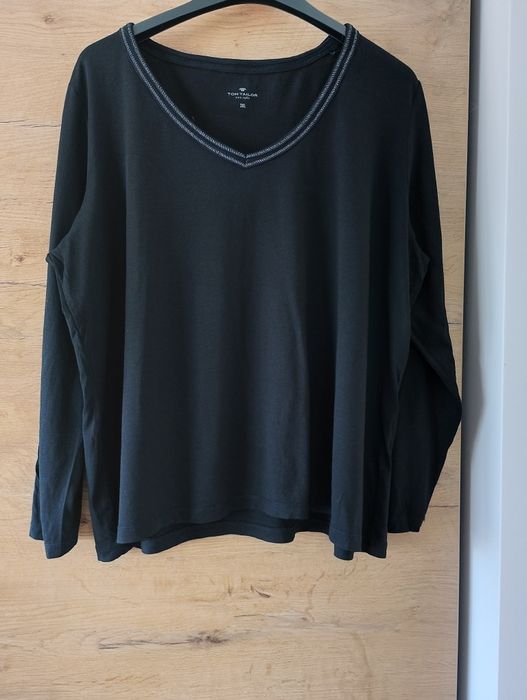 Bluzka w serek z długim rękawem