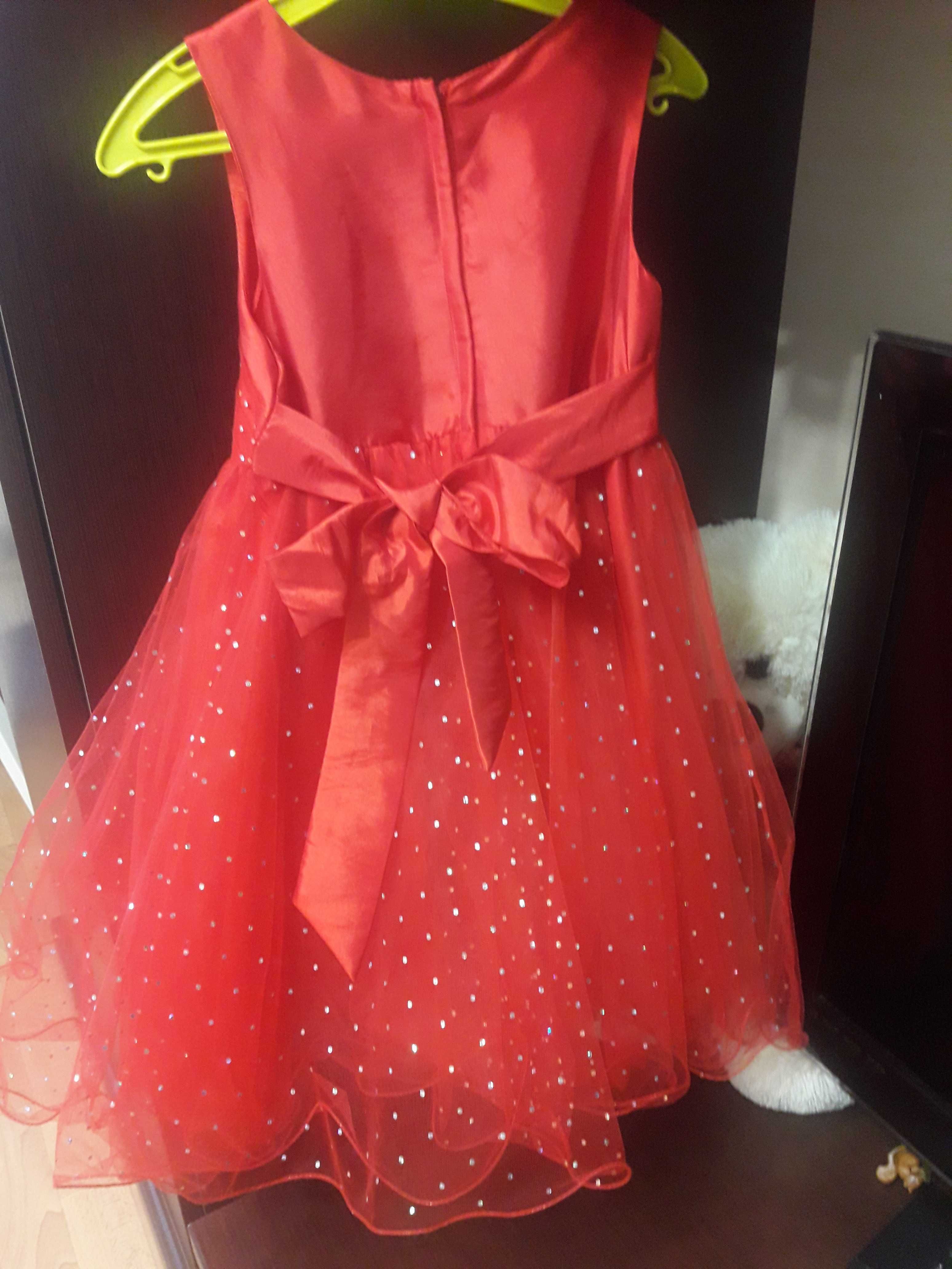 Нарядное красное платье 4-5 лет