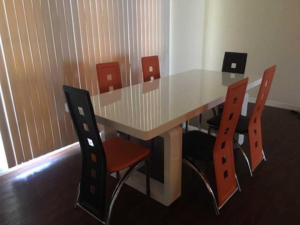 Vendo  mesa e cadeiras estilo italiano