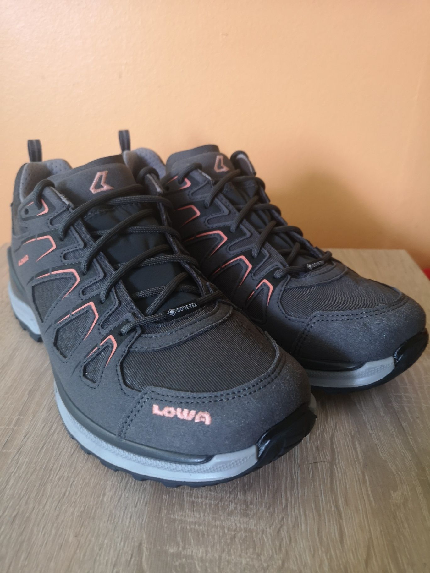 Lowa 41 Trekkingowe Buty Górskie Trekkingi GoreTex nieprzemakalne nowe