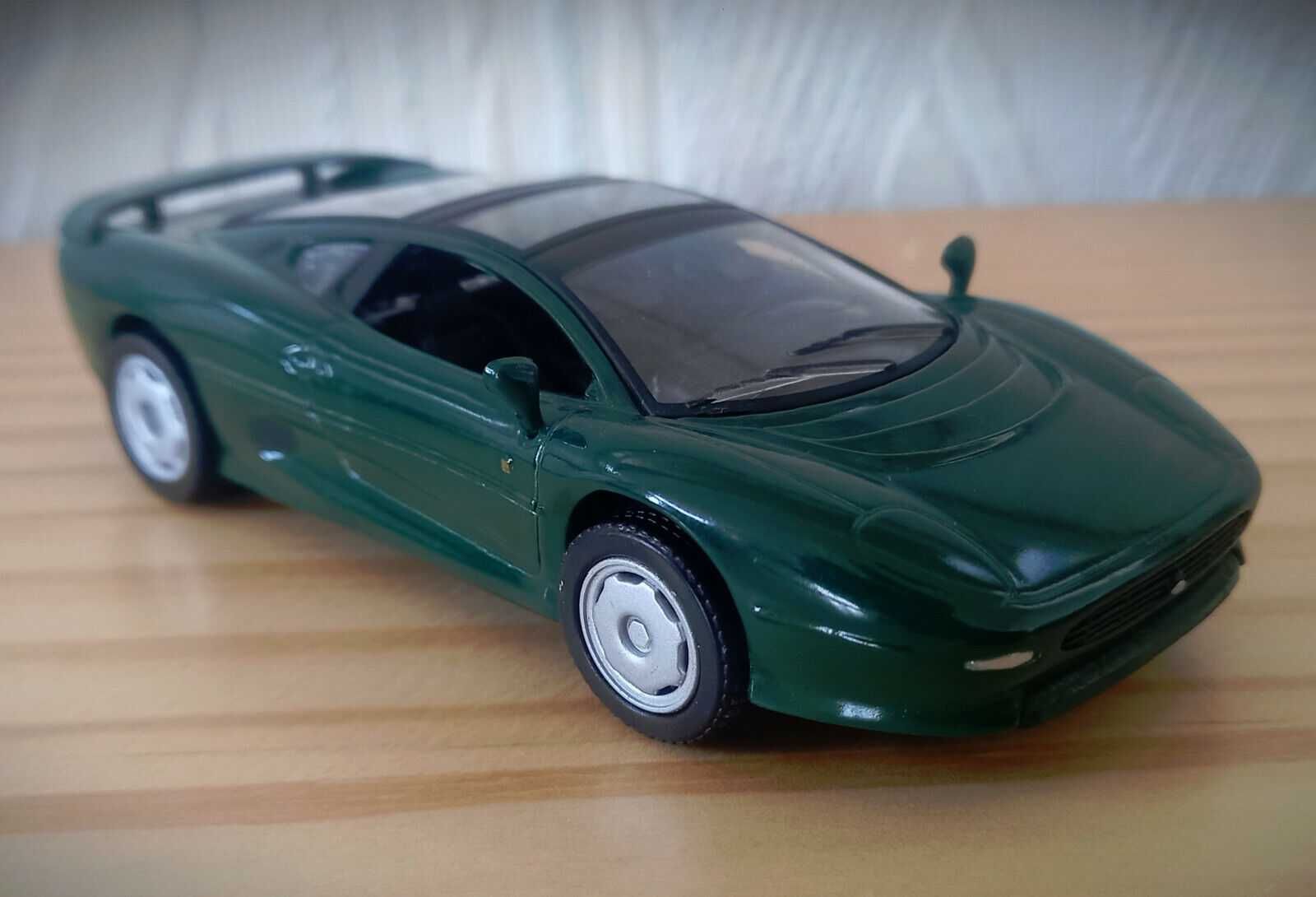 Jaguar XJ220 (Novo - excelente) - 1993