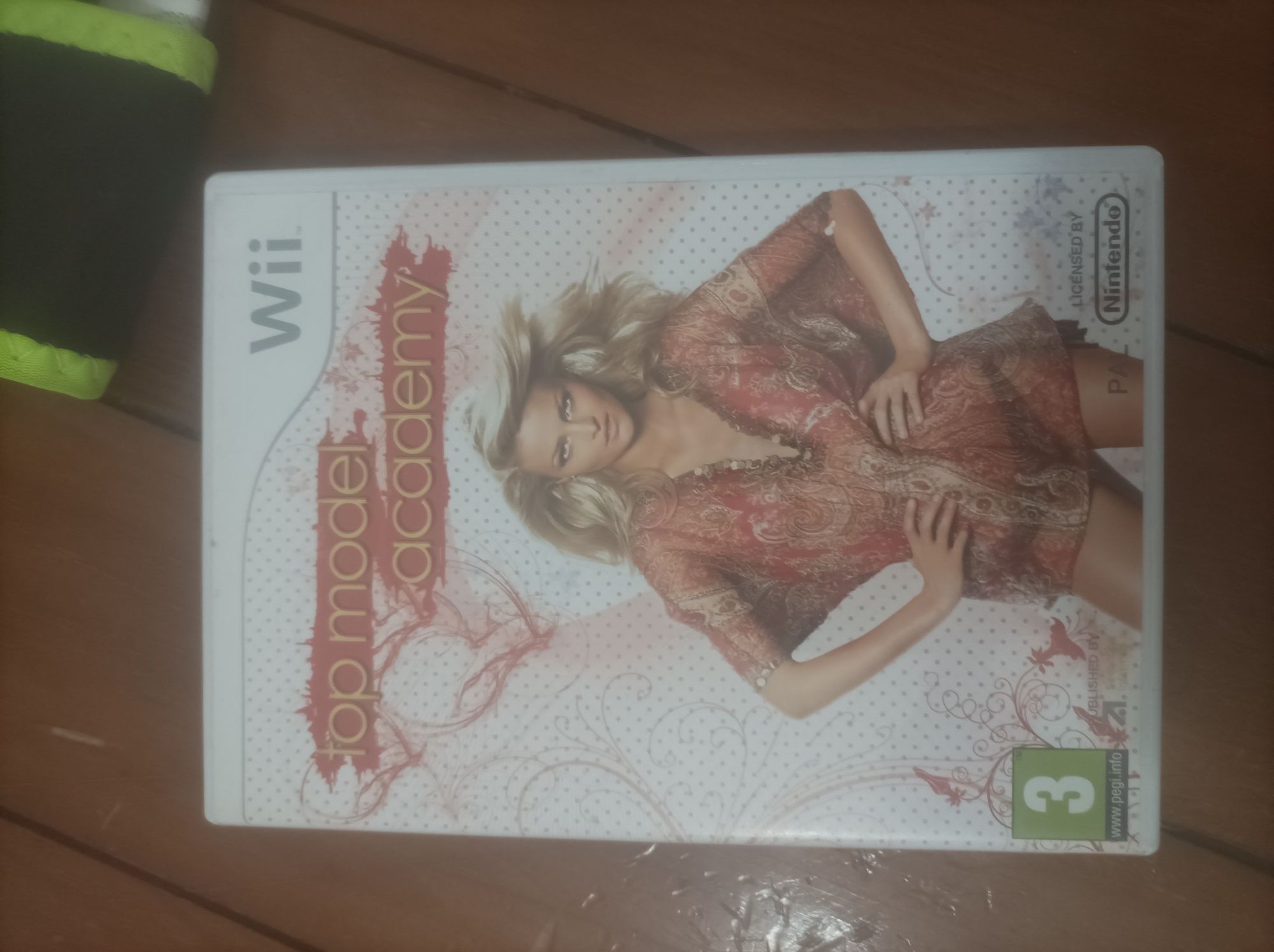Wii com jogos e comandos