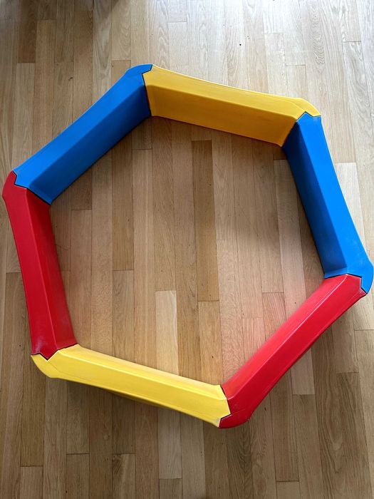 Piaskownica modułowa dla dziecka z przykryciem.