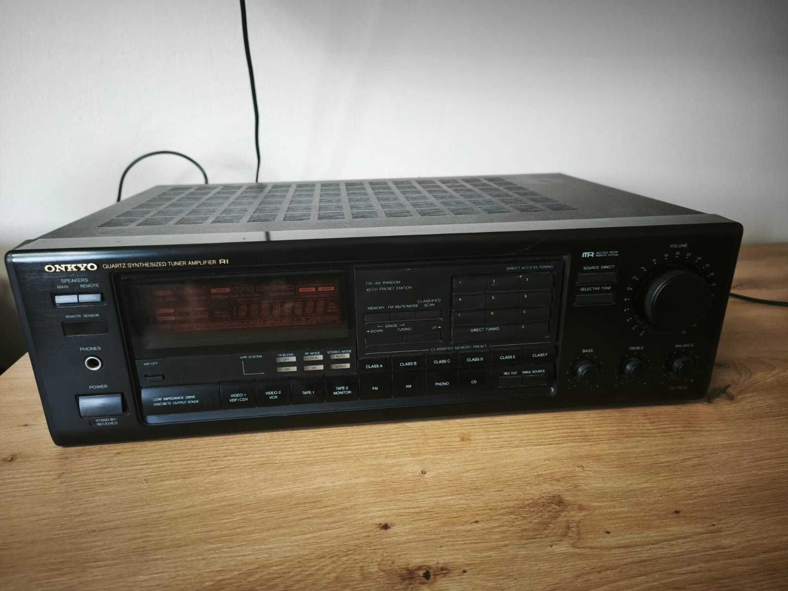 Amplituner ONKYO TX 7830 Quartz Synthesized Tuner