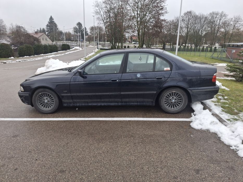 Bmw 5.         E39