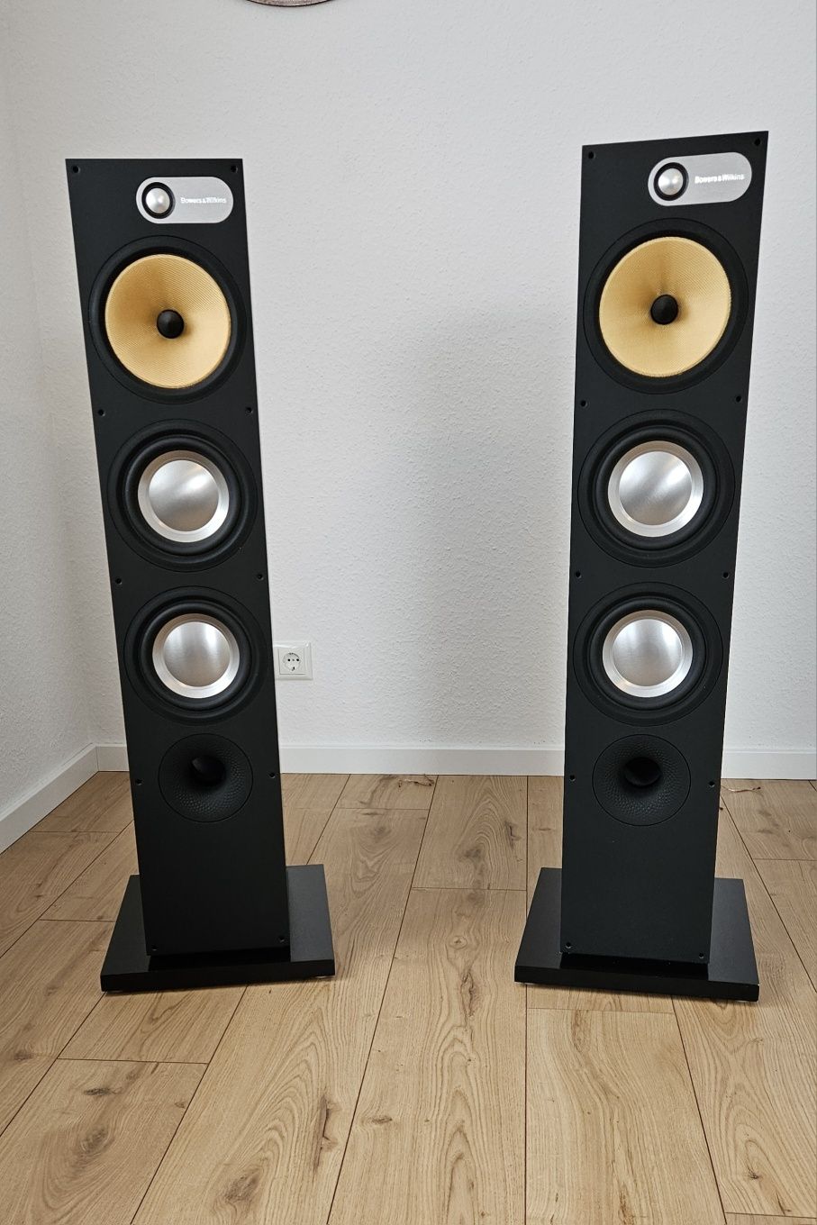 Bowers & Wilkins B&W 683