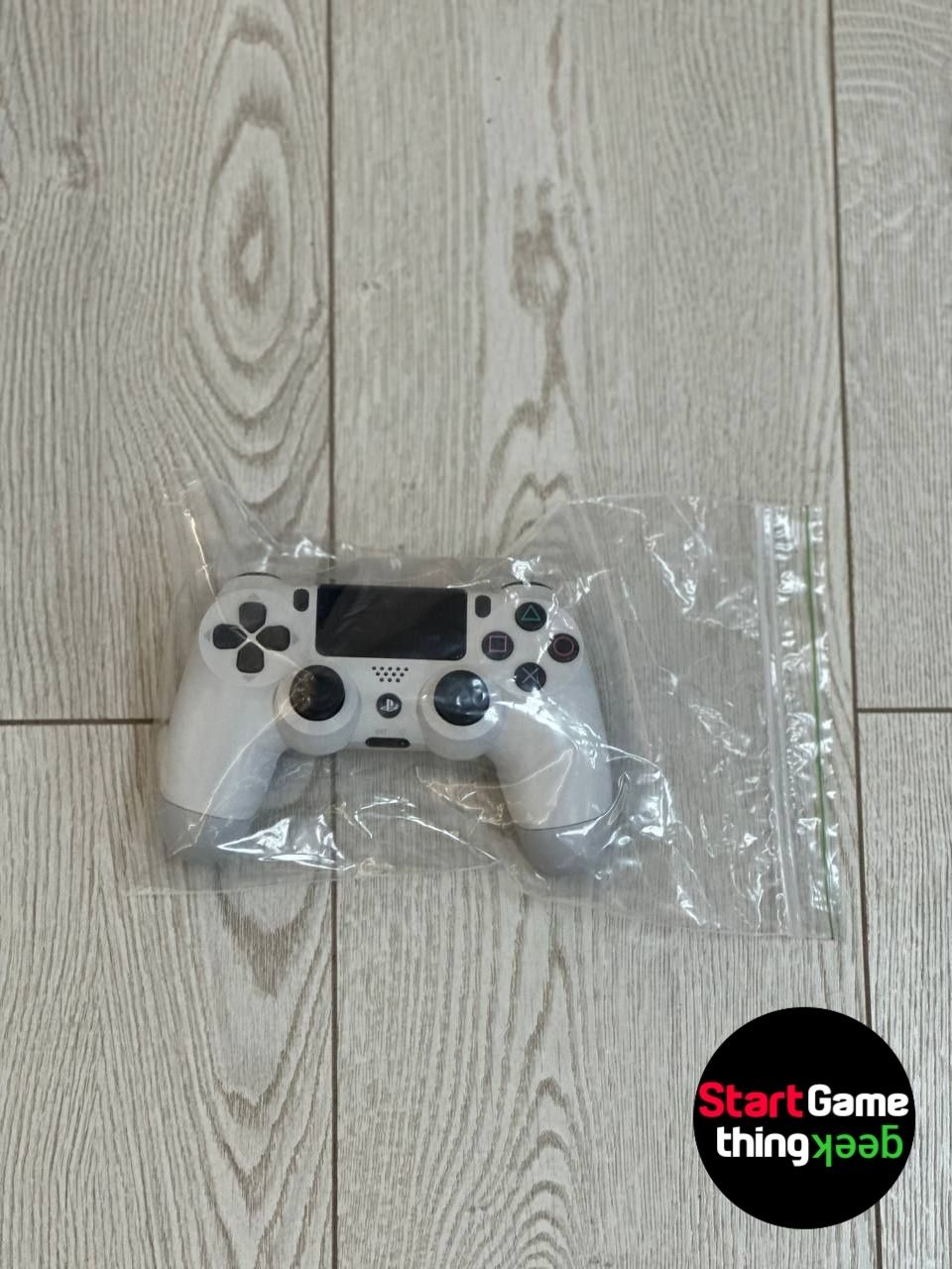 Ігрова приставка Sony Playstation 4 White limited edition