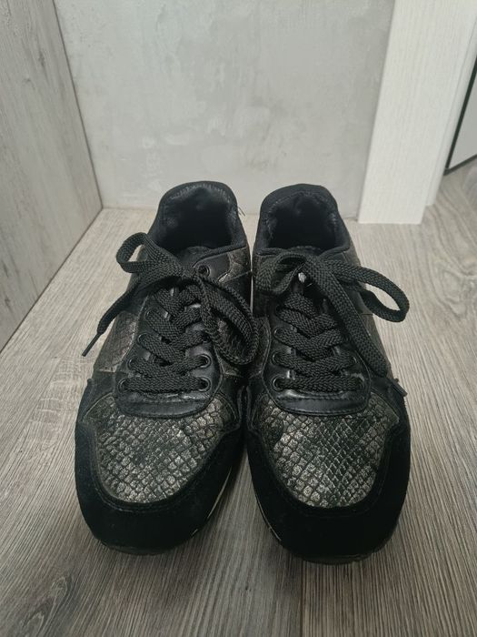 Кросівки шкіряні