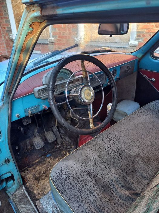 Газ 21 , по техпаспорту, на ходу.