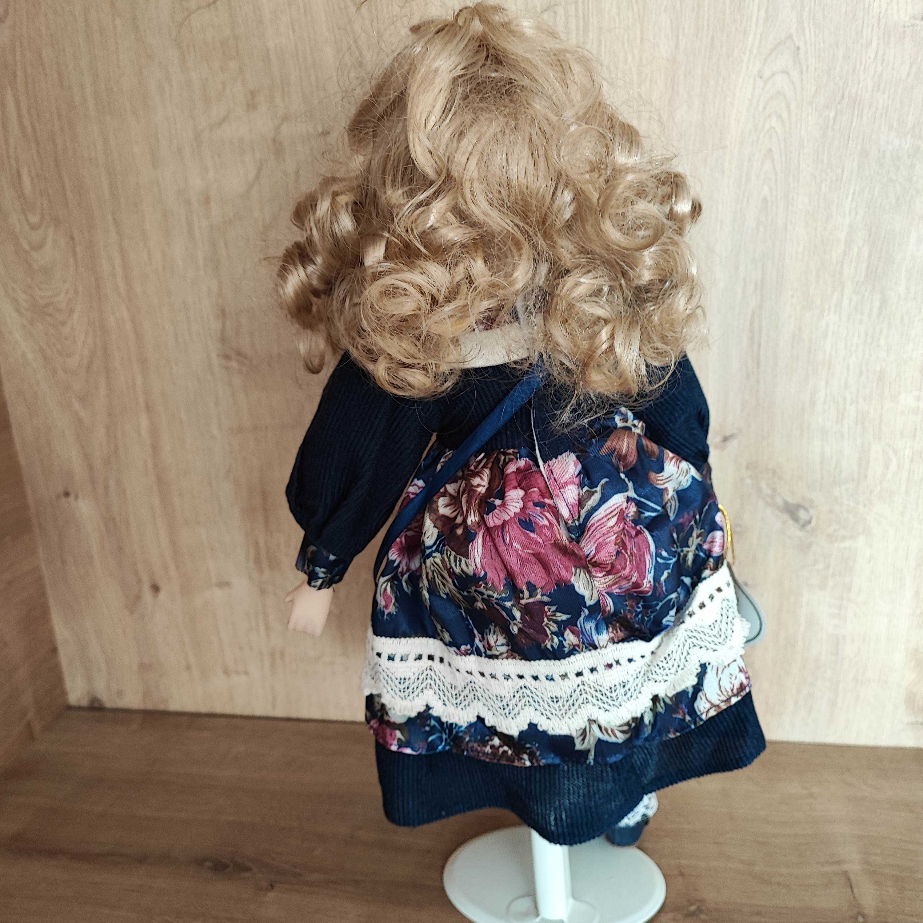 BETSY Lalka kolekcjonerska (collectible porcelain doll)