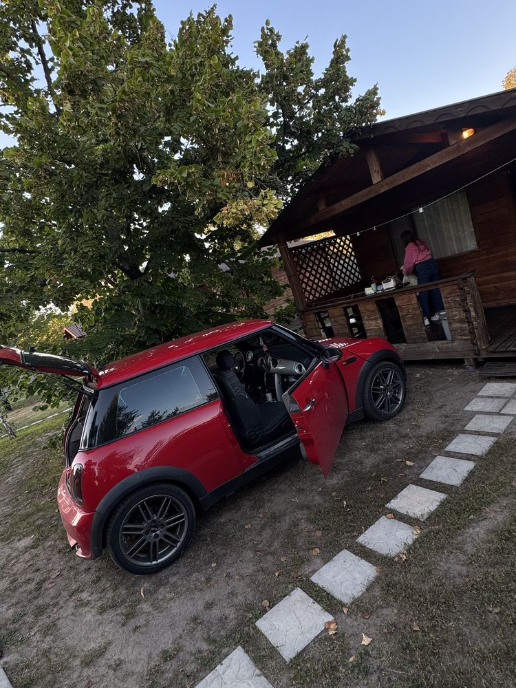Продаю своє авто MINI Hatch One2002