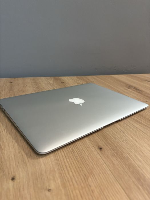 MacBook Air 13” (2017) – sprawny, ale bateria do wymiany