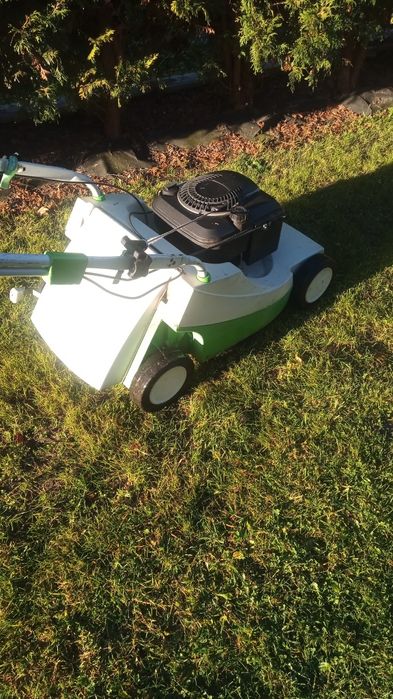 Kosiarka spalinowa Viking z napędem i koszem