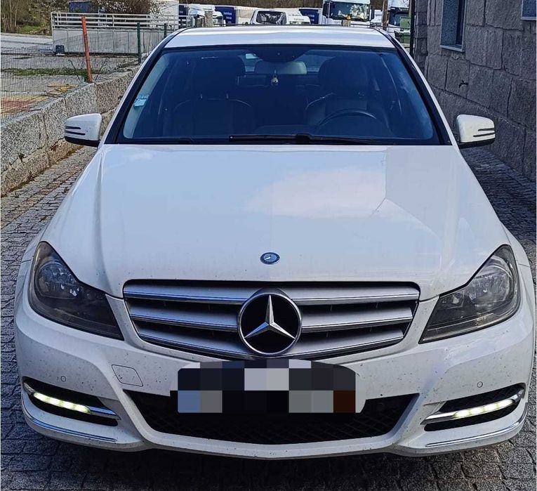 Mercedes 220cdi com todas as revisões na mercedes