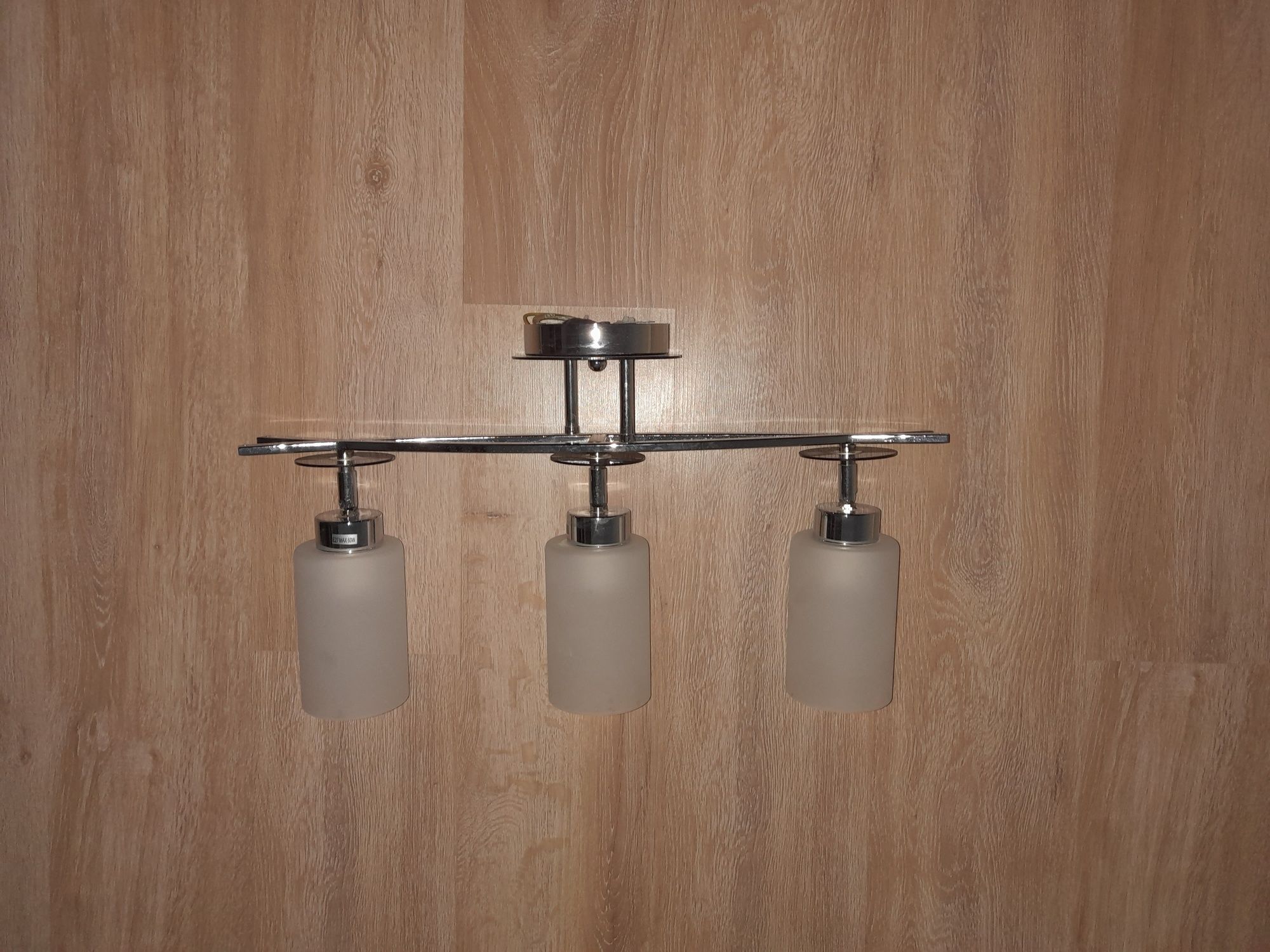 Lampa trzy punktowa