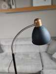 Lampa podłogowa metal drewno czarna
