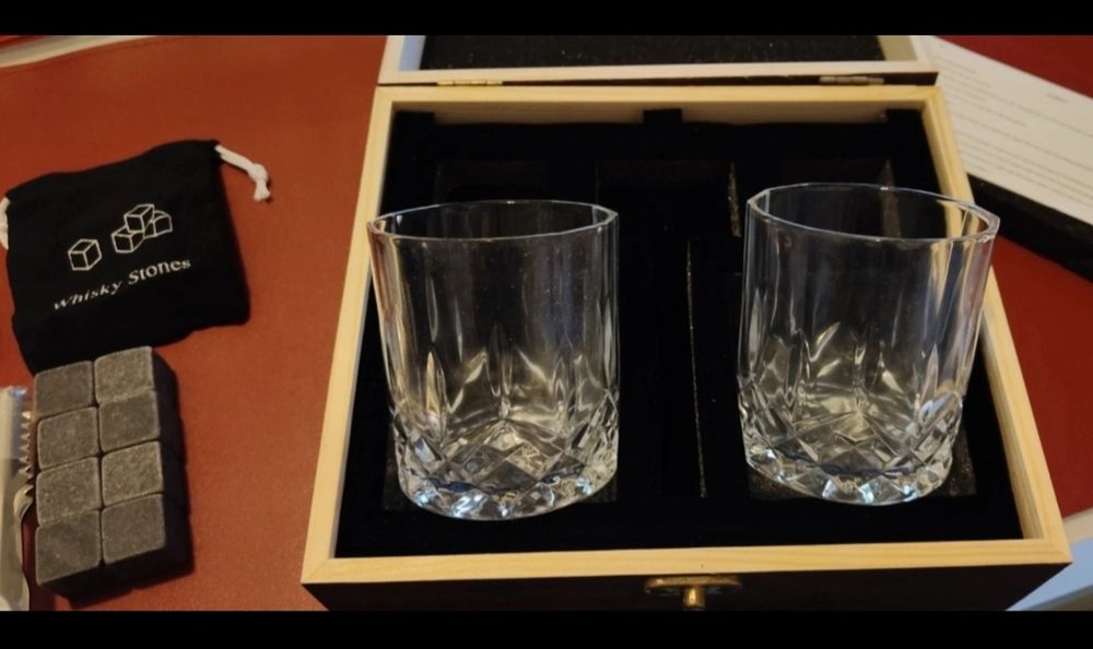 Zestaw do whisky drinków kostki szklanka skrzynka