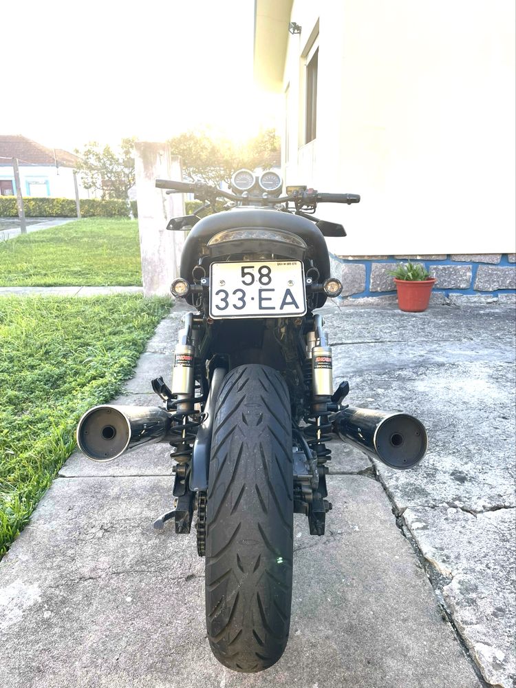 Honda CB750 Seven Fifty RC42
