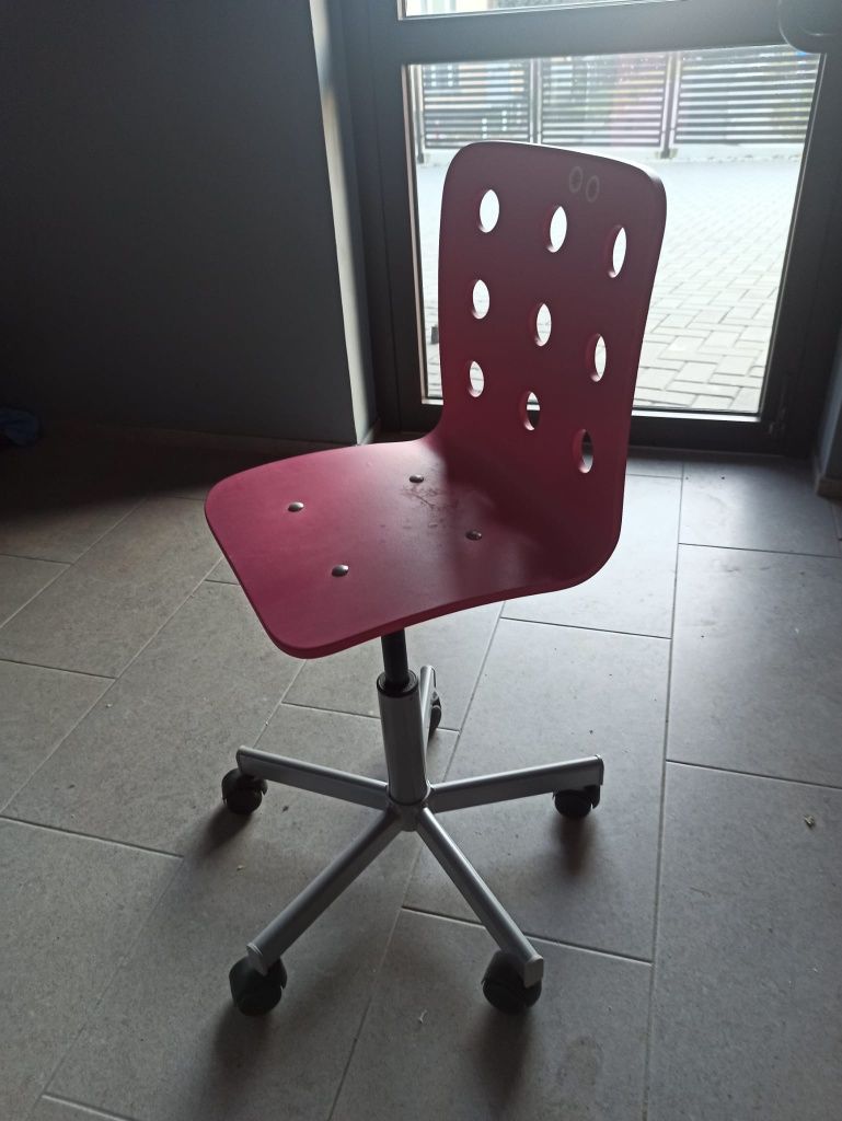 Krzesło do biurka różowe