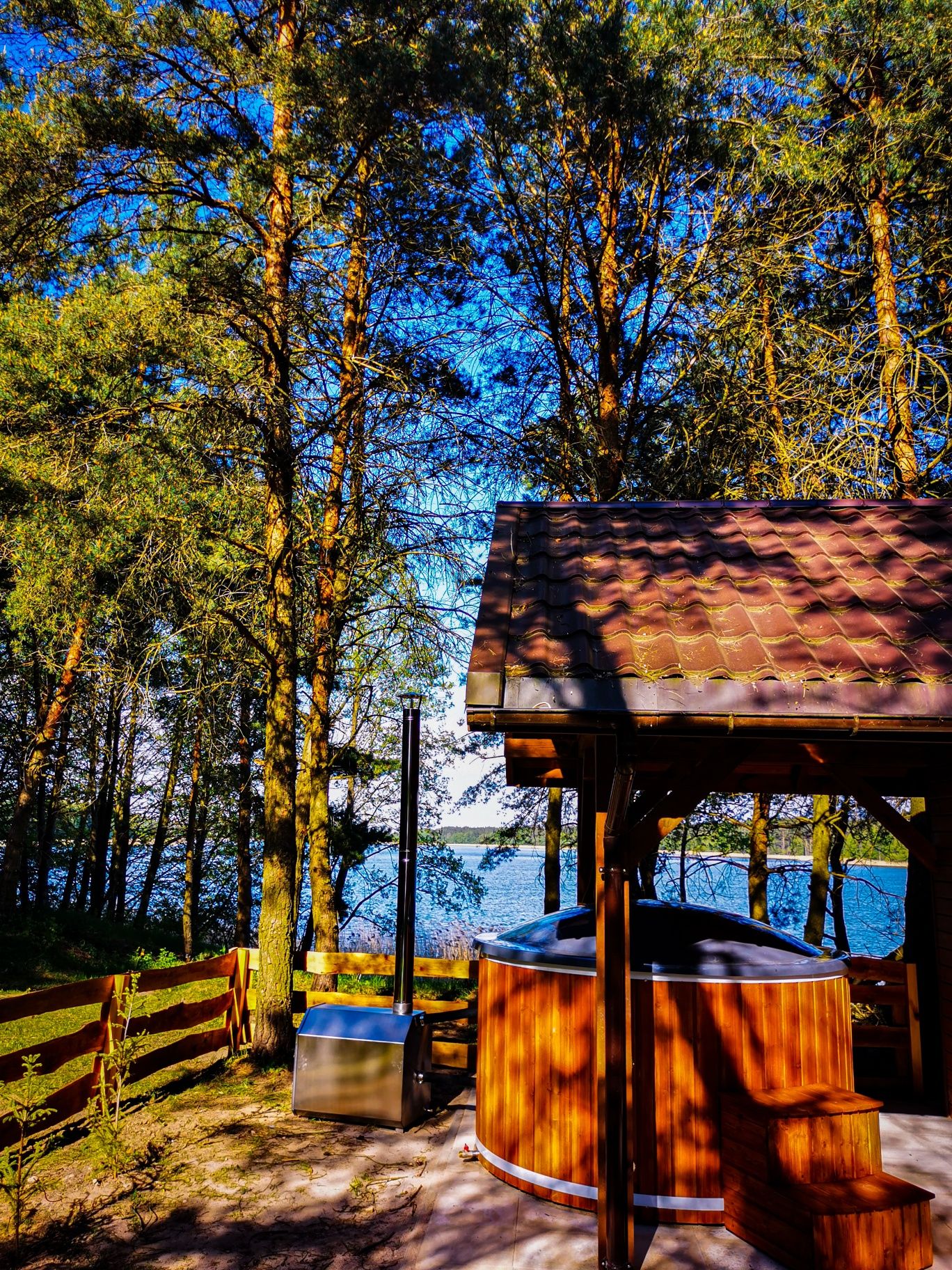 Mazury Bania jacuzzi linia brzegowa kajak łódka trampolina grill