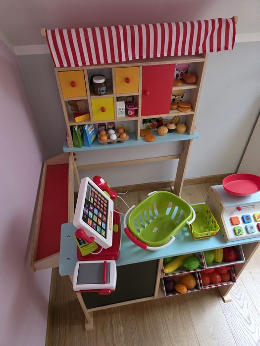 Sklep stragan drewniany wraz z akcesoriami