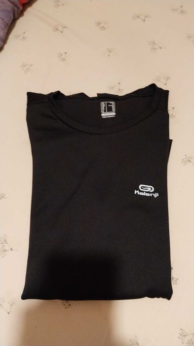 Camisola nike nova oferta de outra de outra marca preta ou vermelha