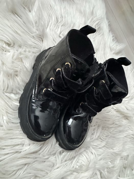 Buty dla dziewczynki czarne botki