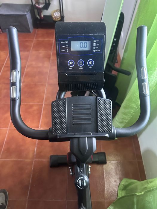 Bicicleta estática nova