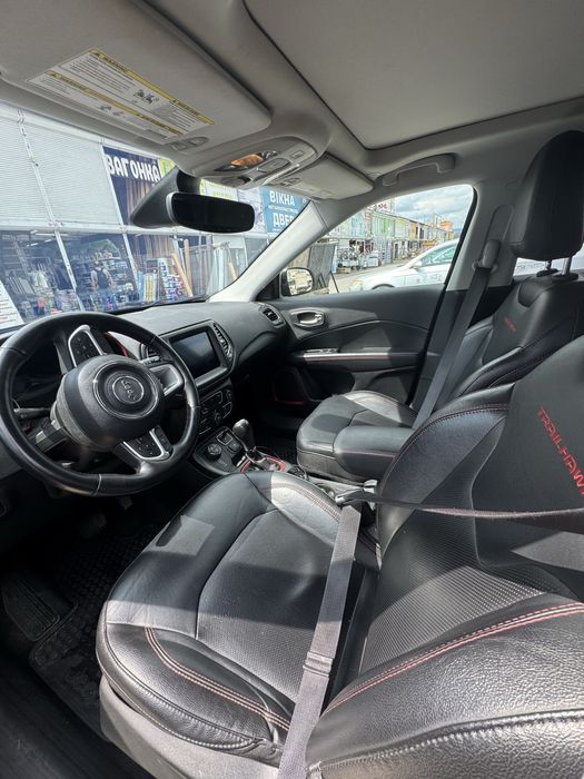 Продам своє авто в хорошому стані jeep compass trailhawk