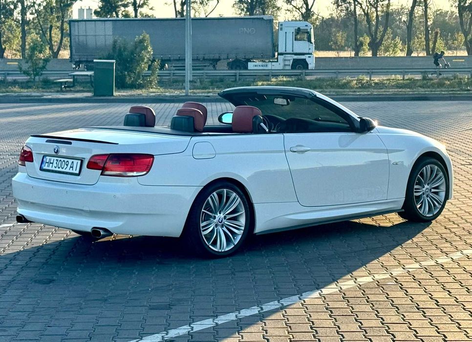 BMW 320i Cabrio E93