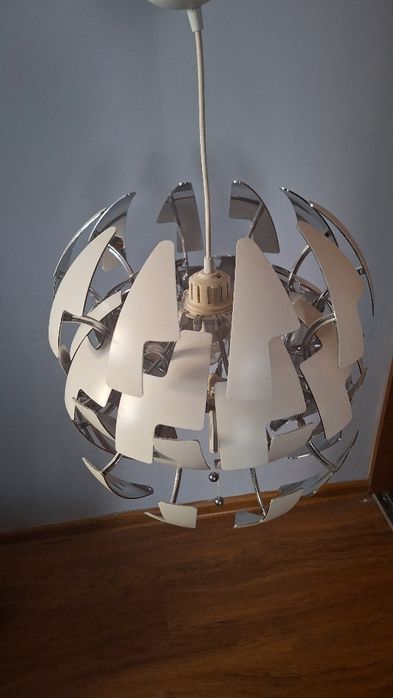 Lampa kula ikea.