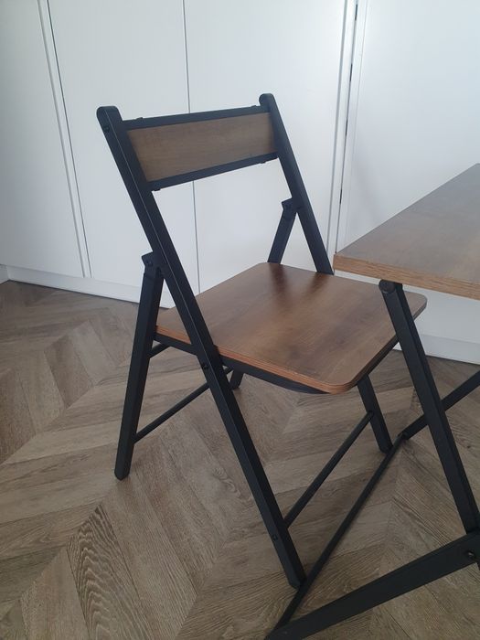 Składne krzesło i składane biurko