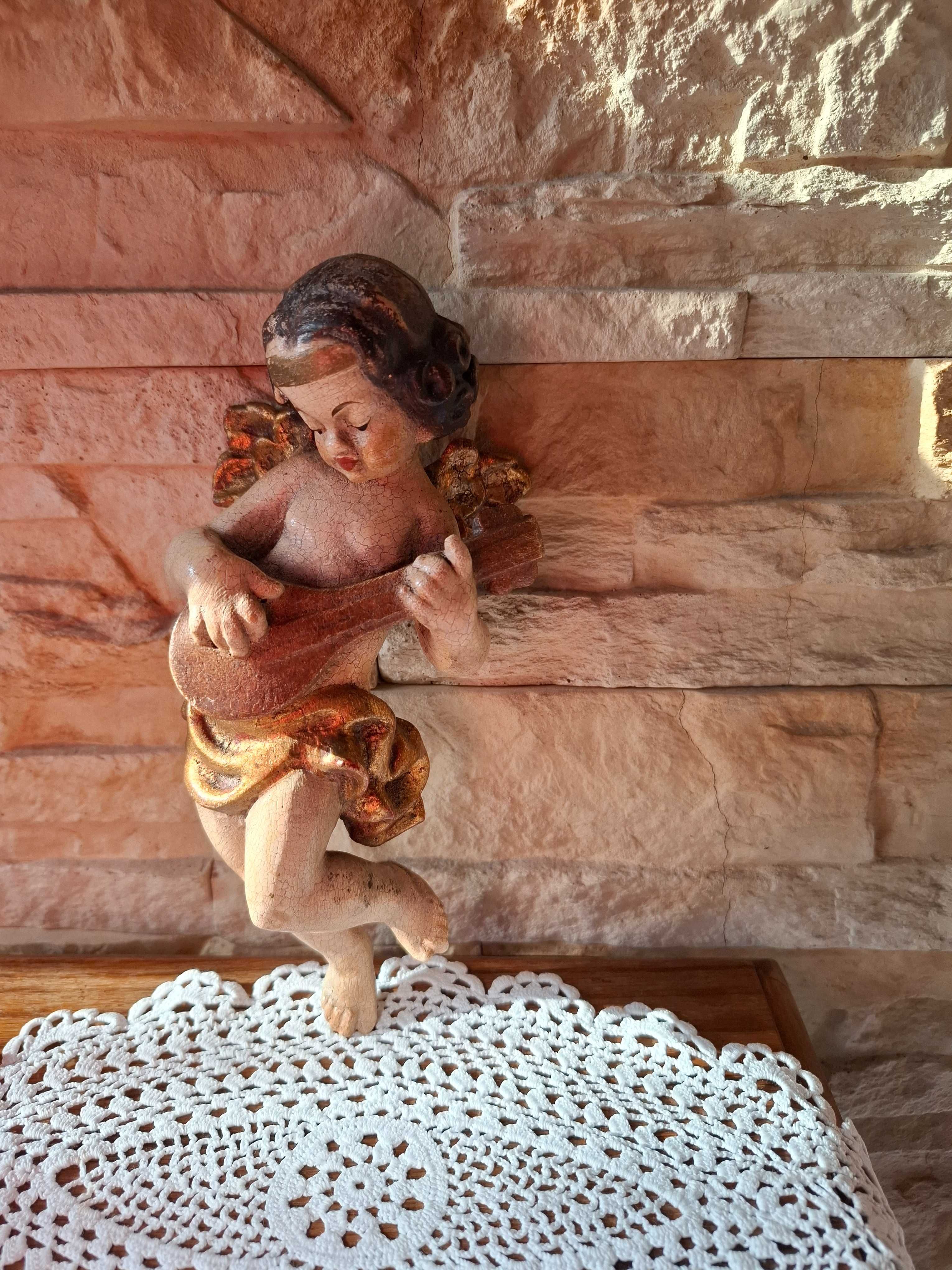 Rzeźba z drewna, polichromia, Anioł Putto, Amor miłości
