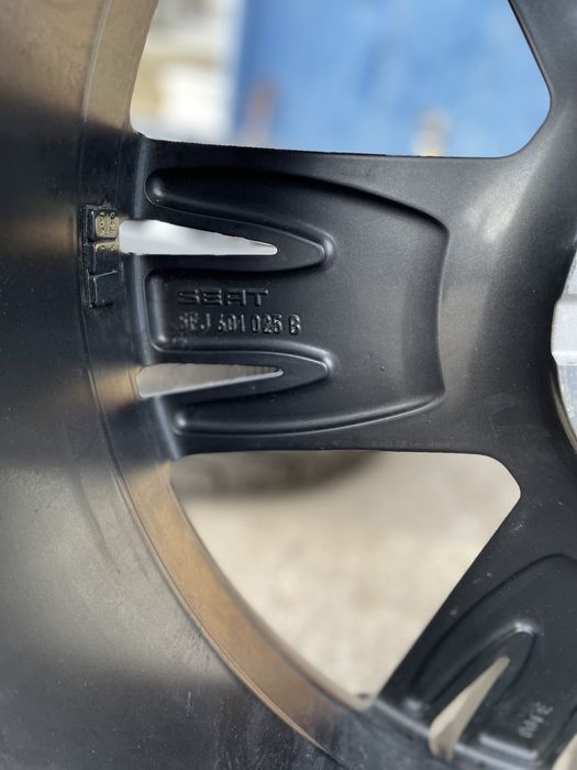 Koła Alu SEAT TARACCO 5x112-20 ET41 Pirelli 235/45r20 5FJ601025B