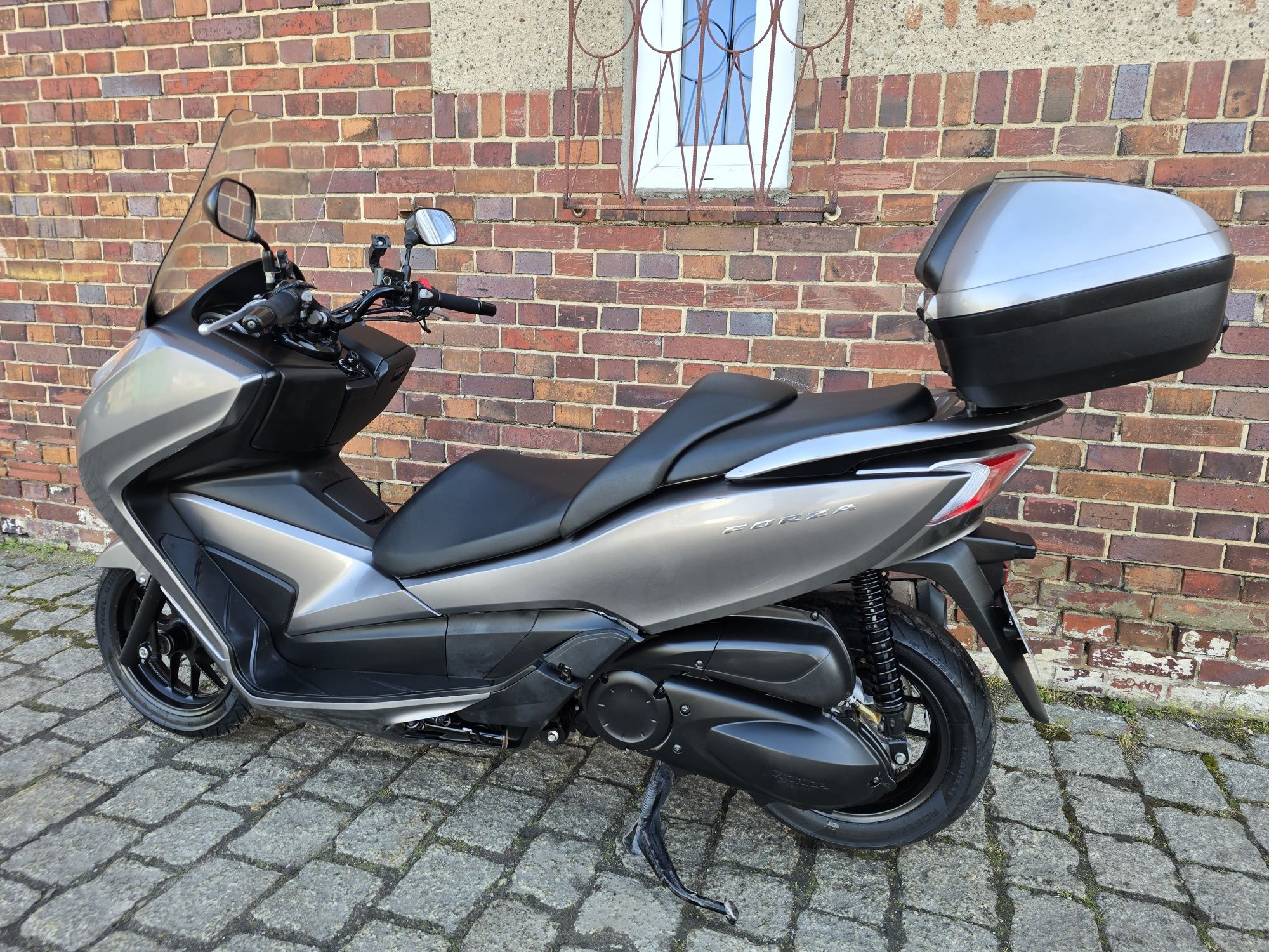Honda Forza 300 .2014r. ABS // kufer // nowe opony