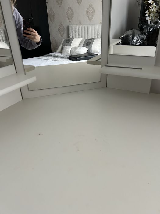 Mesa de maquiagem de canto