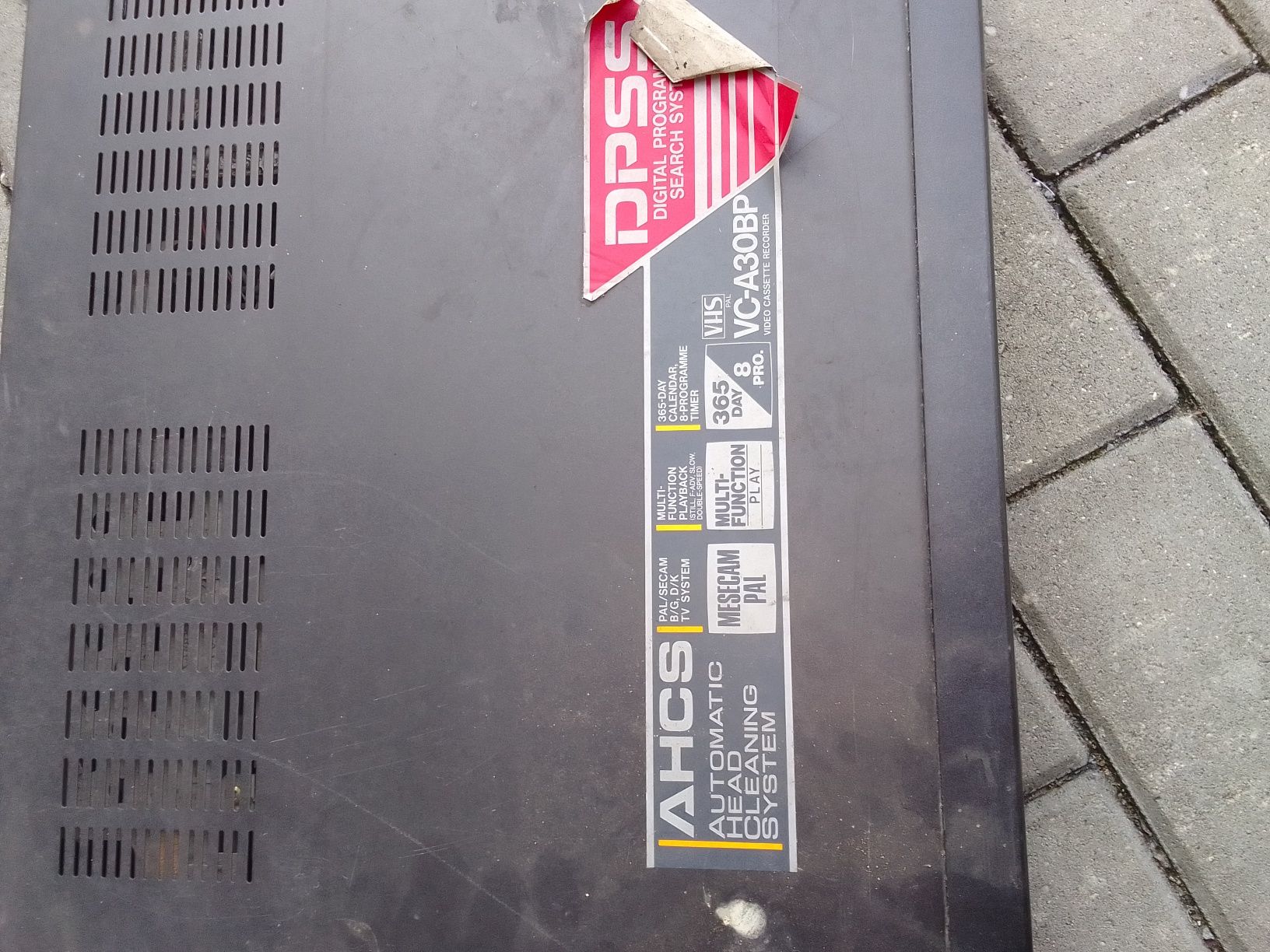 Odtwarzacz SHARP VHS z epoki PRL-u