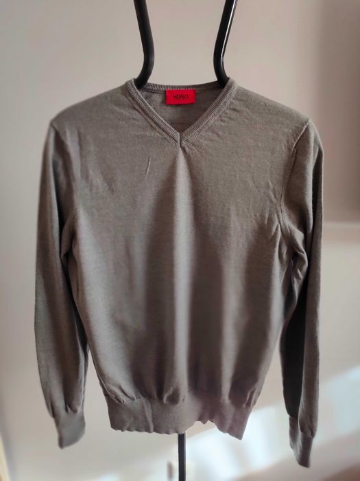 świetny sweterek HUGO BOSS , stan idealny