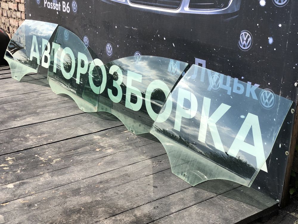 Стекло двери передней задней Пассат Б6 скло дверей Passat B6