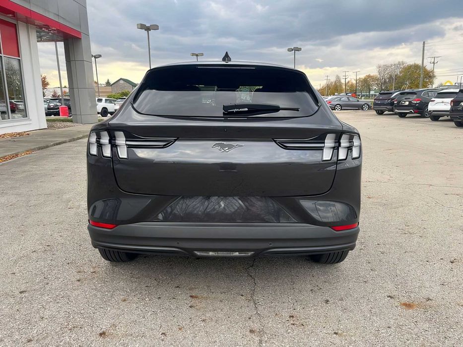 Ford Mustang Mach-E      2022