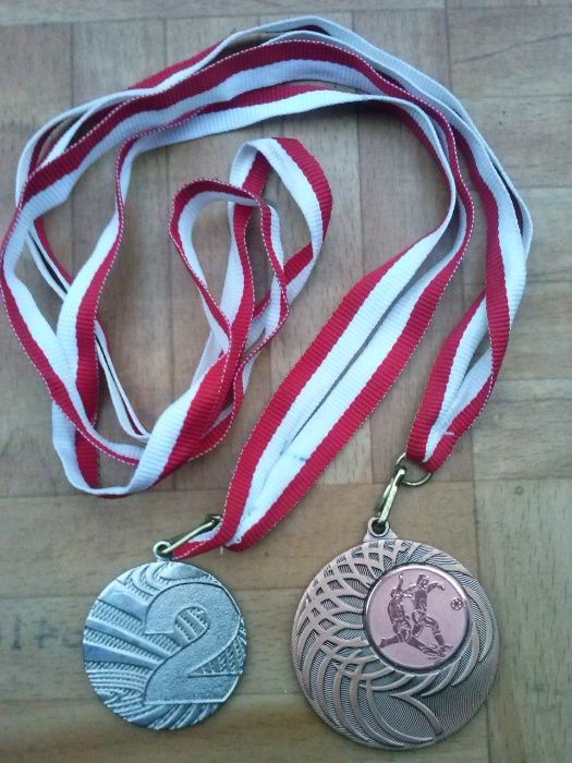 Medale piłkarskie, z dedykacją, 10 zł za całość.