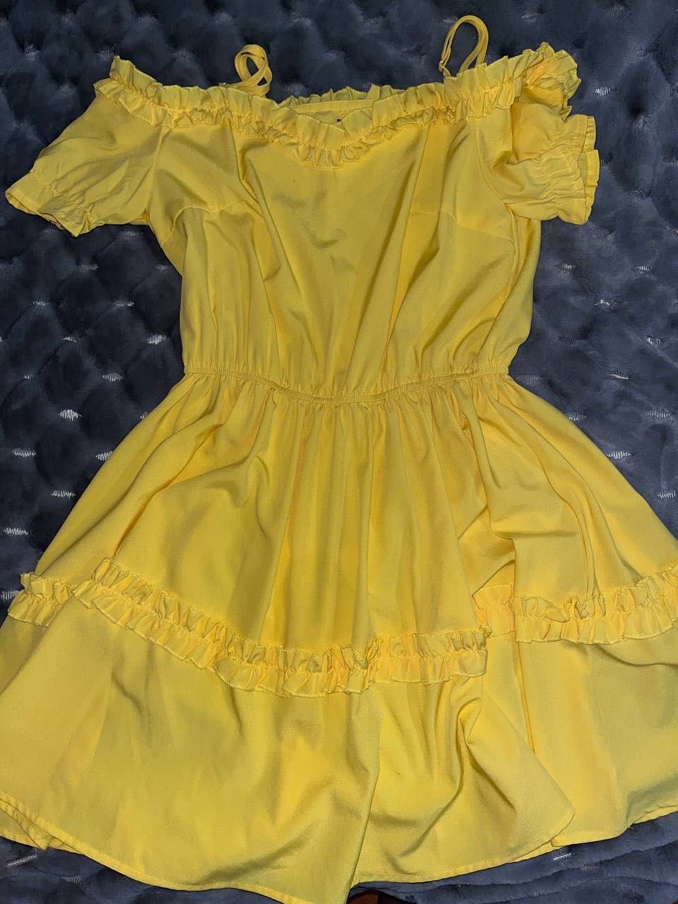 Сукня літня жовтого кольору.