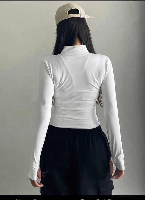 Жіночий спортивний лонгслів на змійці кофта з вирізом для пальця