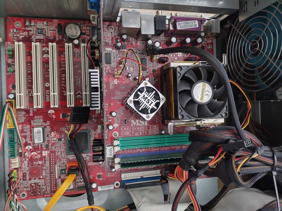 Komputer Intel P4 2,40 GB, Radeon 8500