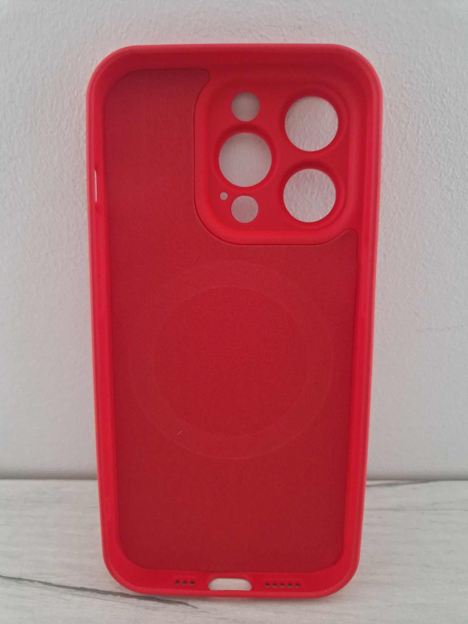 TEL PROTECT MagSilicone Case do Iphone 15 Pro Czerwony