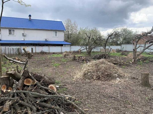 Прибирання територій Розчищення ділянок Спилювання дерев