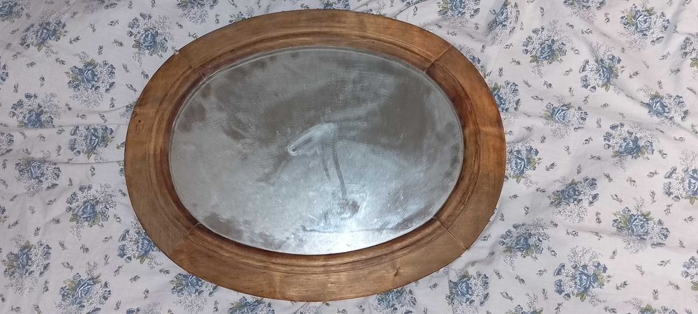 Ретро зеркало овальное в деревянной раме