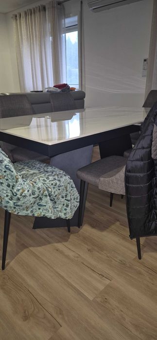 Mesa mármore com 6 cadeiras