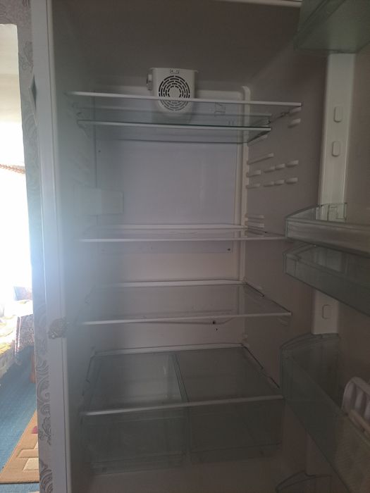 Продам холодильник LIEBHERR в отличном состоянии.