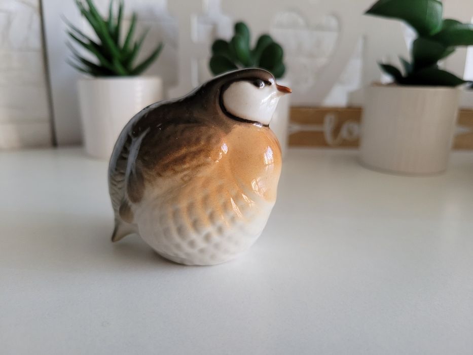 Porcelanowa figurka PRZEPIÓRKA